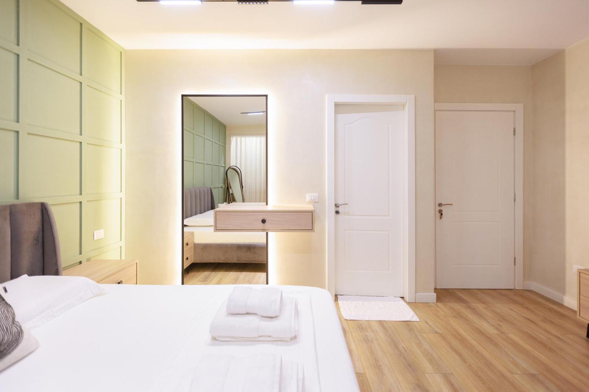 Syncron In The Center Of Apartamento Tirana